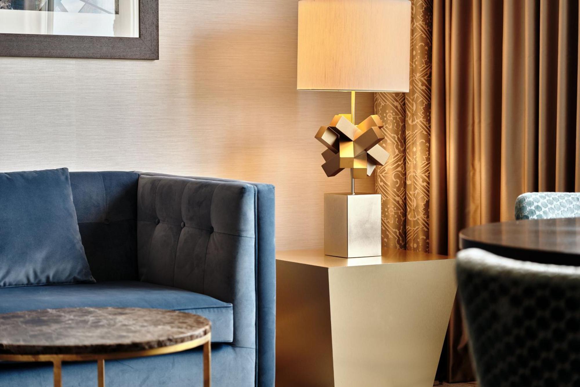 Sheraton Grand Warsaw Exterior photo A lamp