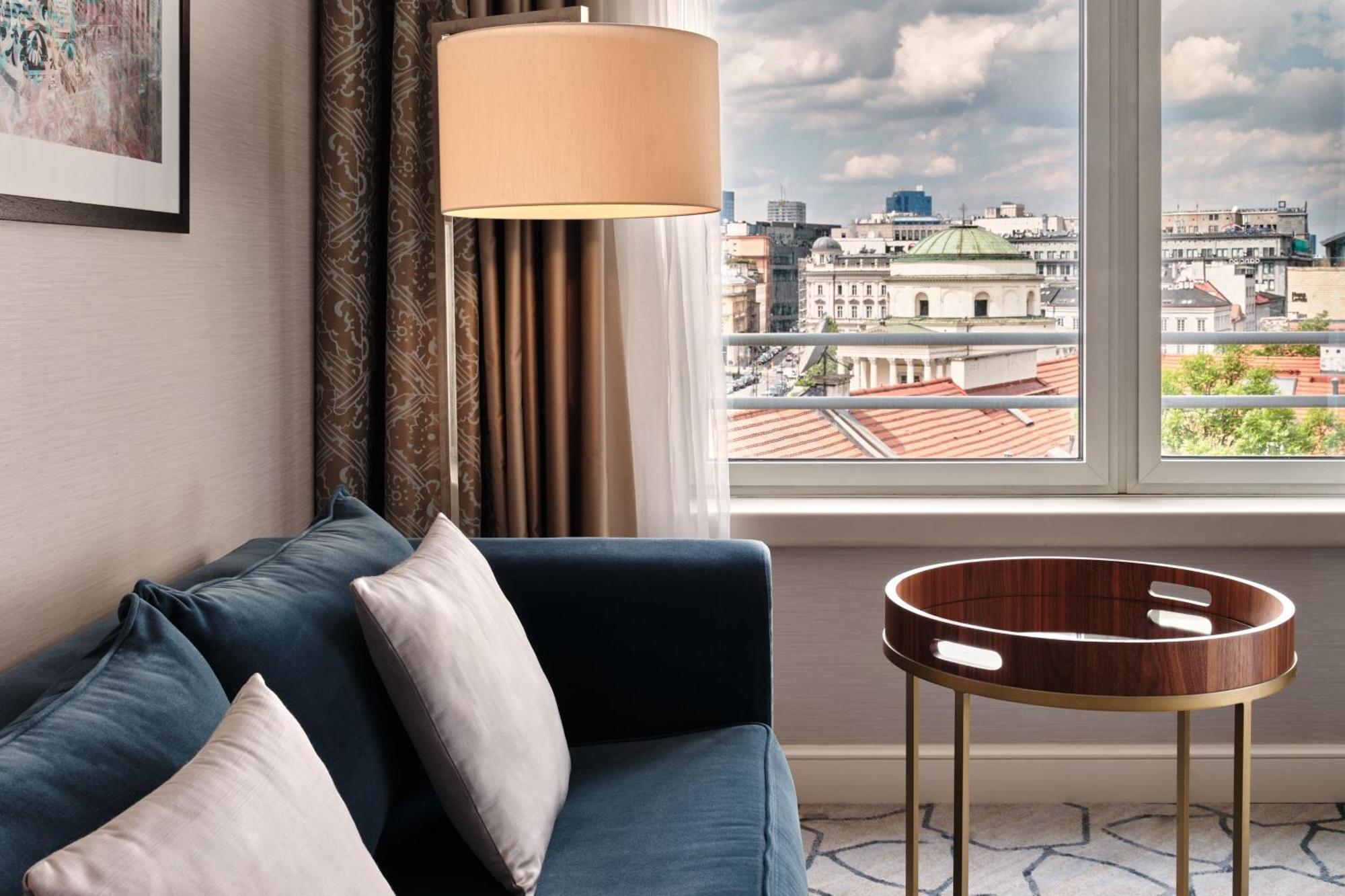Sheraton Grand Warsaw Exterior photo A room at the hotel
