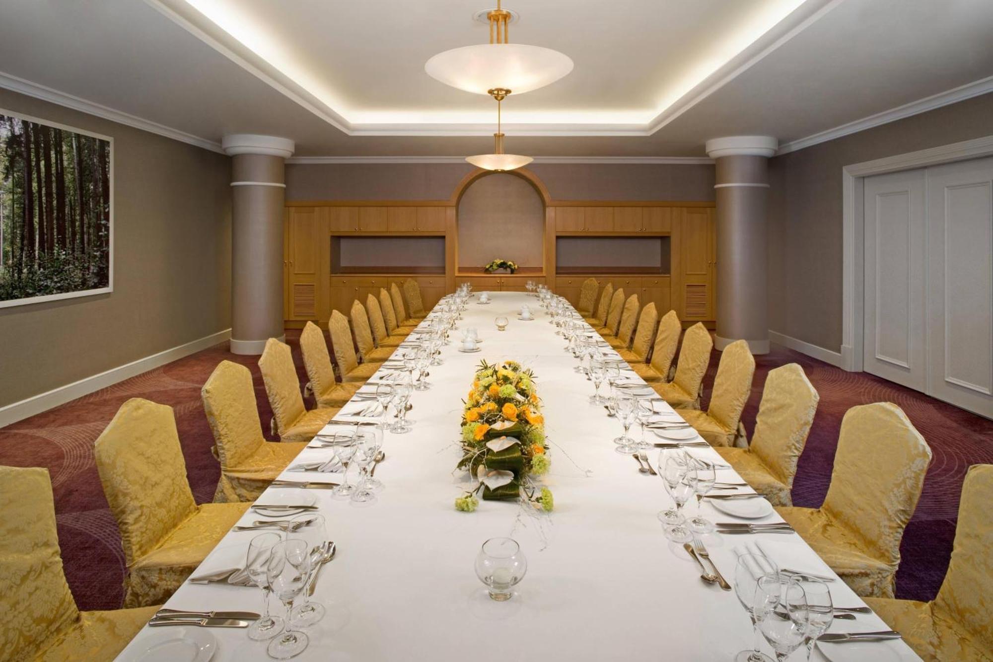 Sheraton Grand Warsaw Exterior photo The boardroom at the InterContinental London