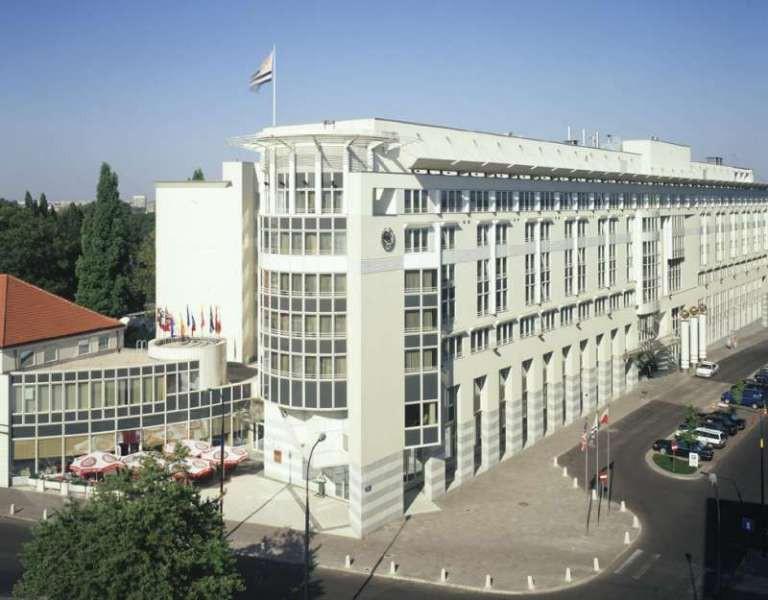 Sheraton Grand Warsaw Hotel Exterior photo